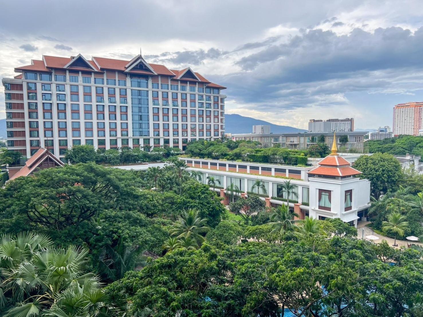 The Astra Luxury Condo In Town Chiang Mai Exterior photo